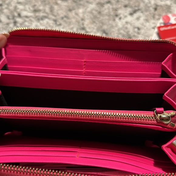 Gg Monogram Supreme Heart Zip Around Wallet Fluorescent Fuchsia - Picture 3 of 8